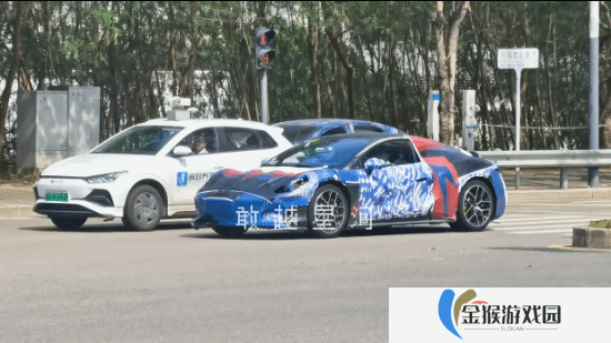 腾势首款跑车街头亮相！性能比肩保时捷911